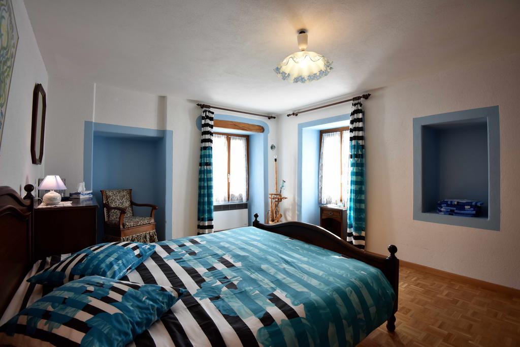 Da Erminia Bed & Breakfast Verdabbio Oda fotoğraf